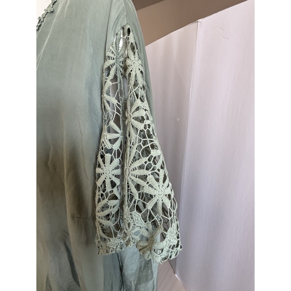 Bloomchic V-Neck Floral Crochet Blouse Top Short Sleeve Olive Green Plus Size 26 - Picture 4 of 8